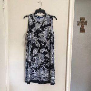 Apt 9 black and white stretchy dress with pockets